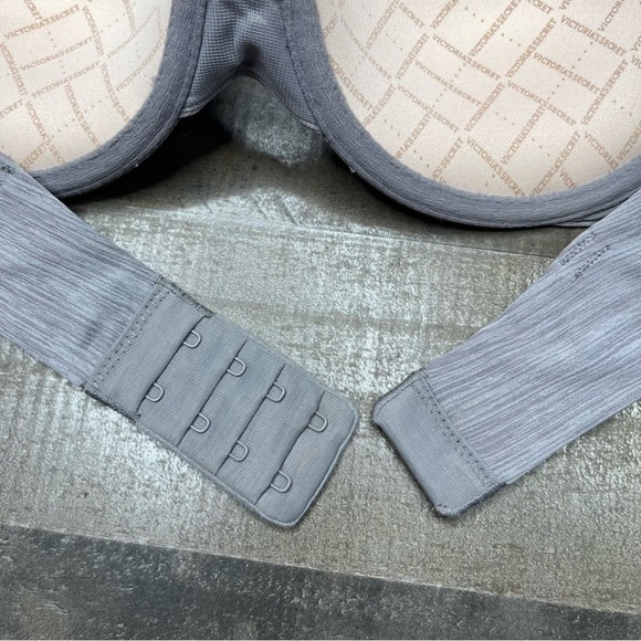 Victoria’s Secret Multi-way Multiposition Bra size 32B - Picture 7 of 13